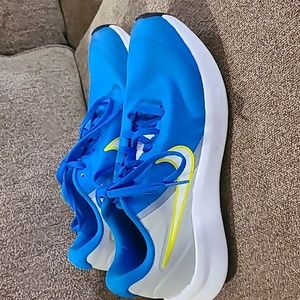 SIZE 5 Youth Nike Star Runner UNISEX  BOYS GIRLS RUNNING SHOES